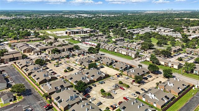 Building Photo - 640 Bellaire Dr