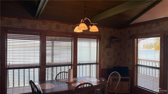 Building Photo - 8504 Lago Vista Dr