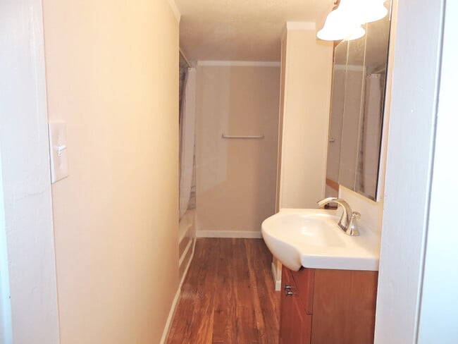 Building Photo - 3 Bed - 1.5 Bath Bungalow for Rent in Eastlake | Enchanting!