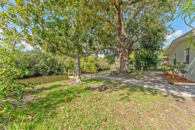 Building Photo - 8703 Driftwood Dr