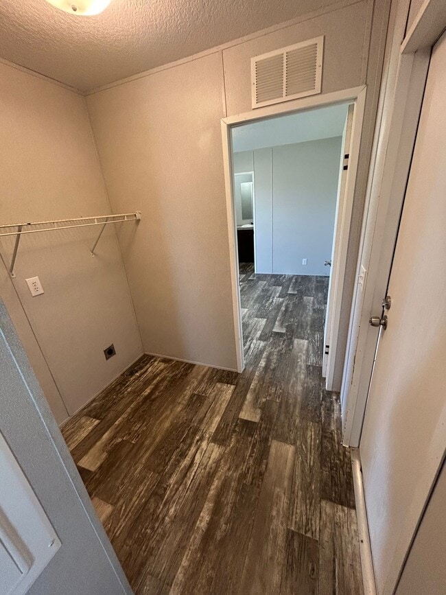 Building Photo - 1516 Bunnys Dr