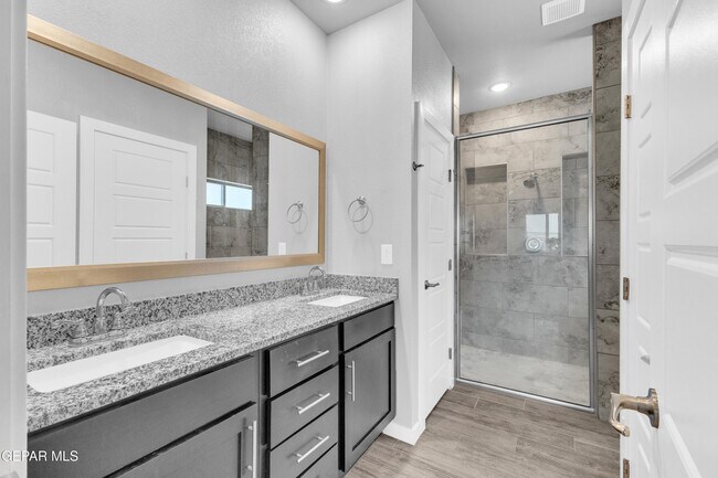 Building Photo - 11364 Santa Barbara