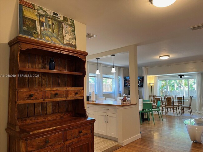 Building Photo - 113 SW 2nd St