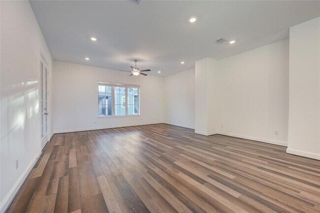 Building Photo - 1415 Adell Rose Ln