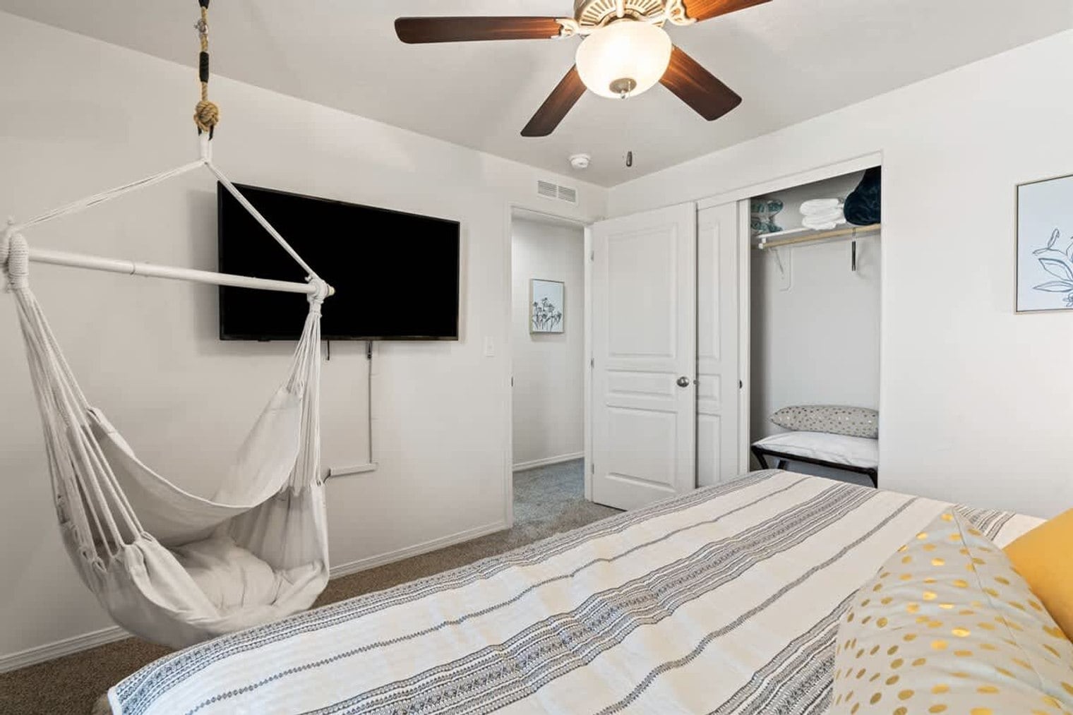 Building Photo - 216 Cliff Swallow Ave