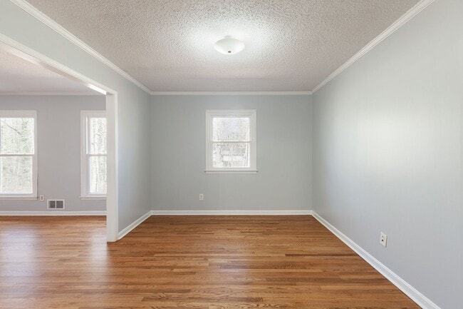 Building Photo - Spacious 4bd/2.5ba Ranch w/ Two-Car Garage & Large Basement and Screened Porch!