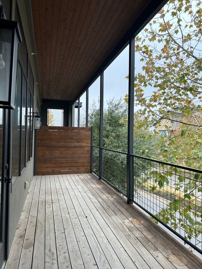 Building Photo - Town Creek CONDO! Large Balcony / Fridge, Washer, Dryer Included / Garage / NBISD