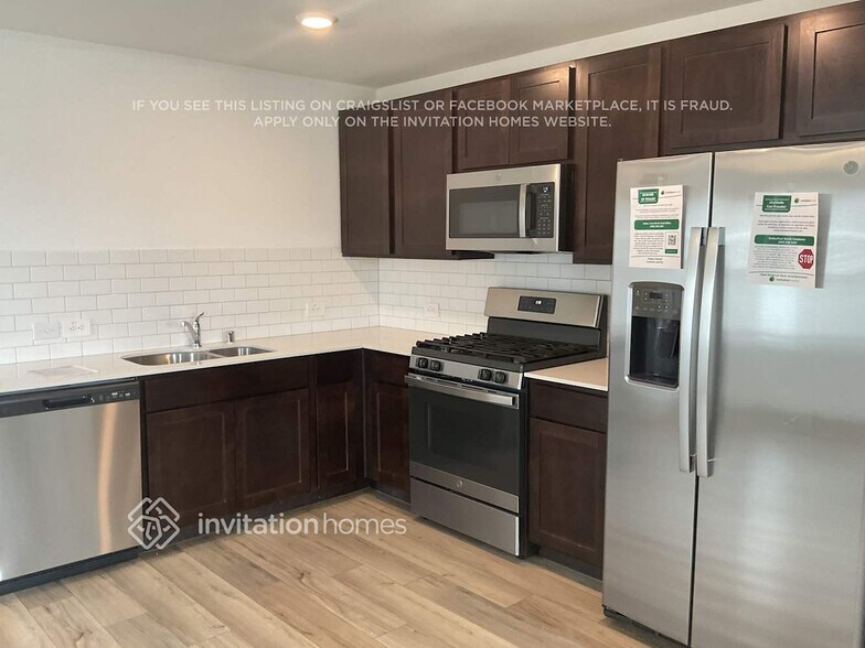 Building Photo - 3220 Crestone Dr