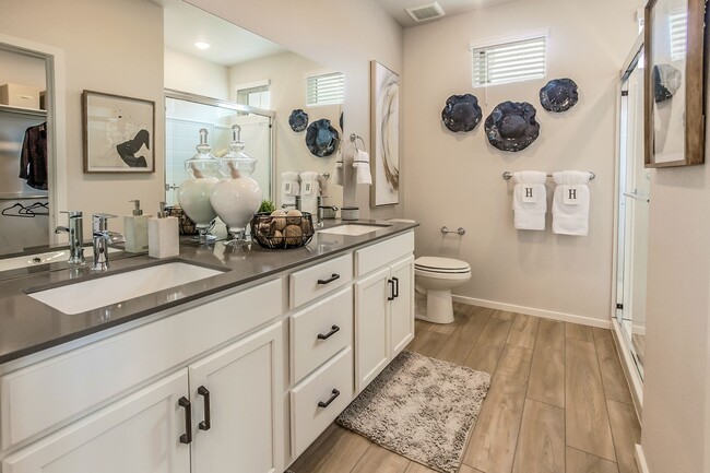 Building Photo - Modern 2 Bed / 2 Bath 1st Floor Condo w/ 1...