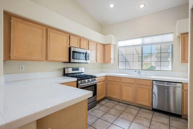 Building Photo - Summerlin - Single Story Townhome -