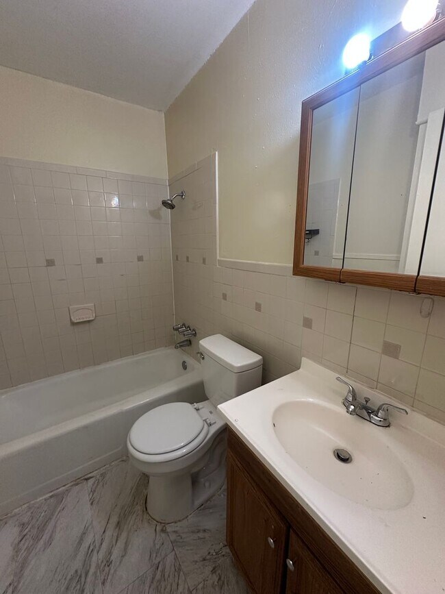 Building Photo - 4000 Acree St