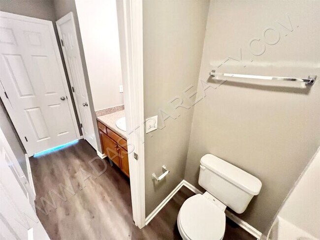 Building Photo - Beautiful and Spacious Olathe West Townhome-Available NOW!!