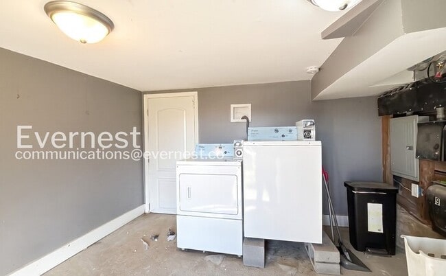 Building Photo - 32 Woodlawn Dr