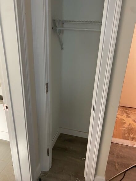 Building Photo - 520 Main St