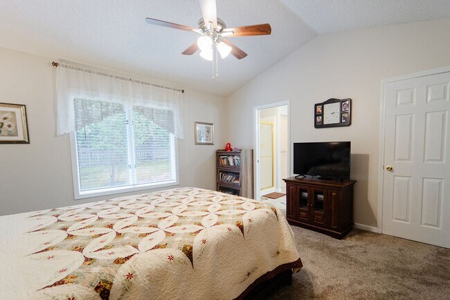 Building Photo - 3 Bed, 2 bath, in Hot Springs Village