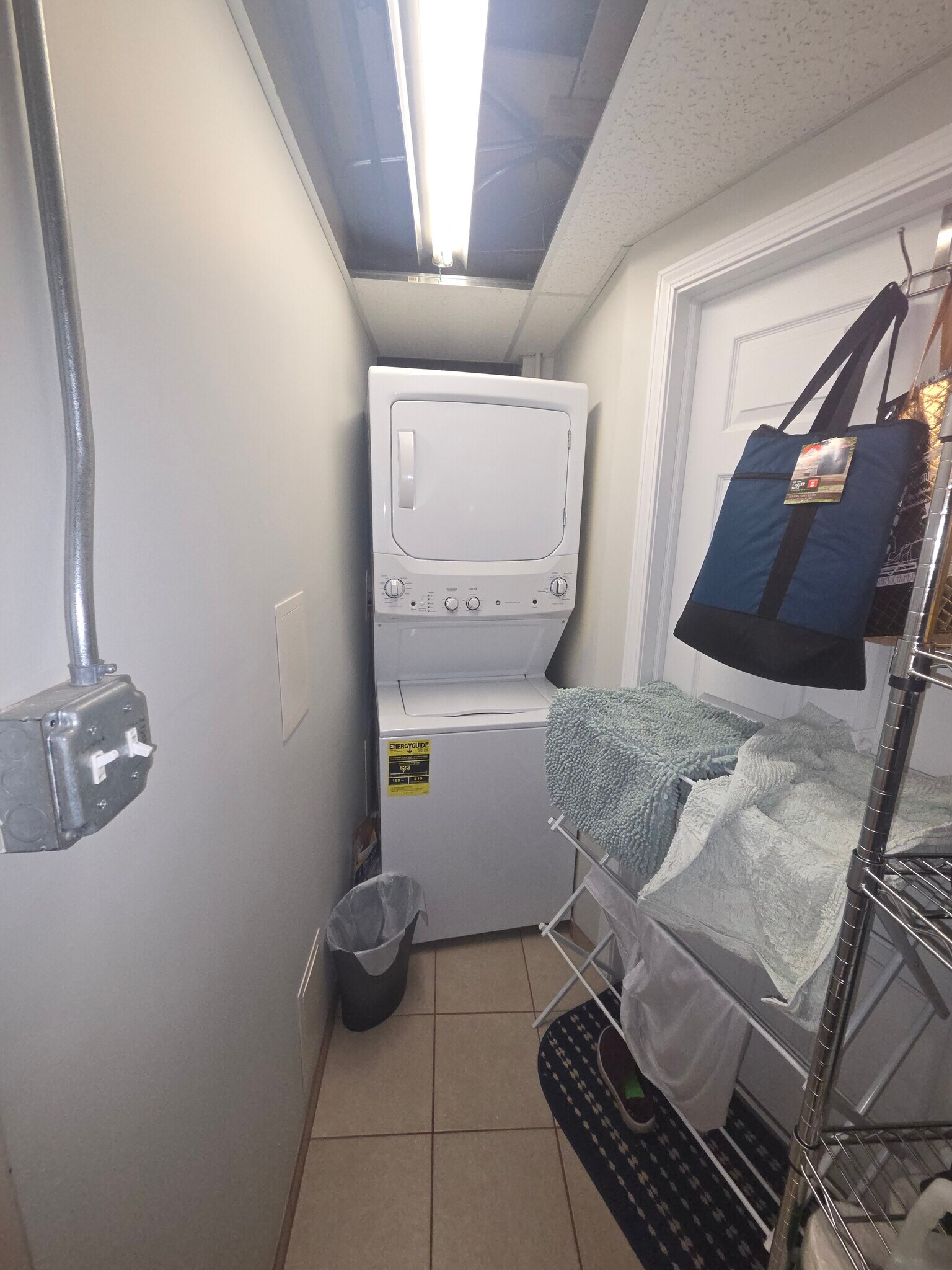 Building Photo - 2047 W Evergreen Ave