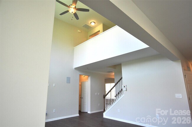 Building Photo - 1133 Overlake Dr