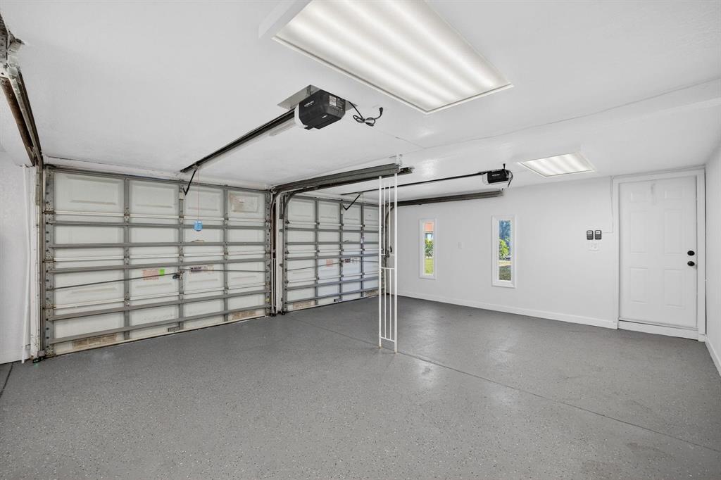 Building Photo - 1120 Mango Is