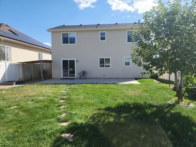Building Photo - 209 Interlochen Ln
