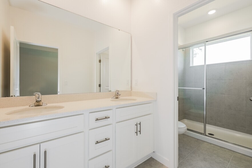 Building Photo - 1460 Tristar Dr