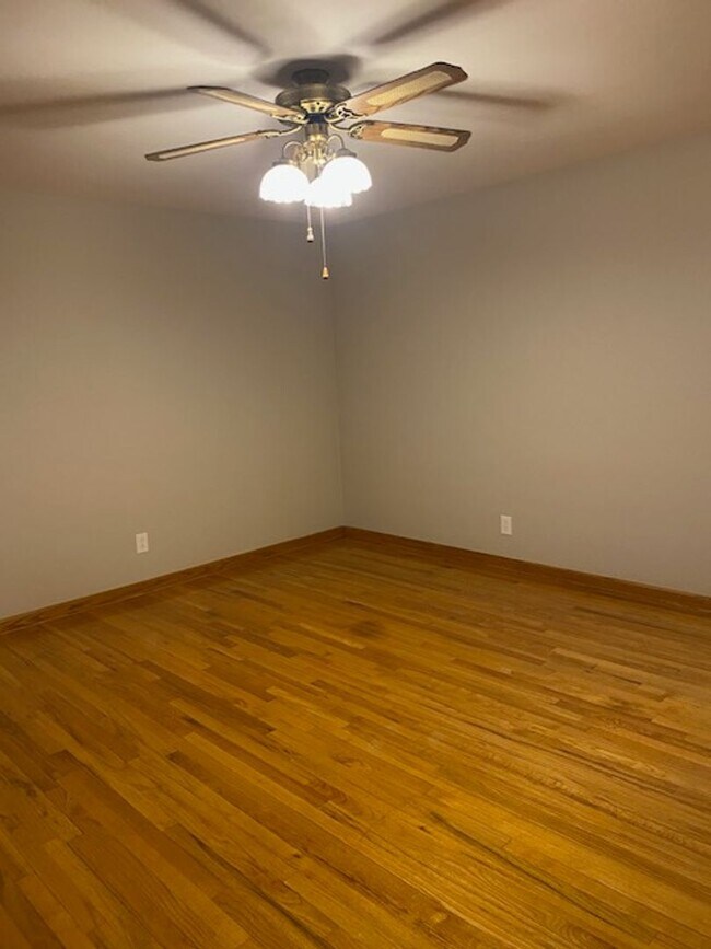 Building Photo - Ranch home with two car garage located on over 1/2 acre