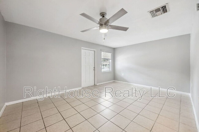 Building Photo - 907 Center Ave