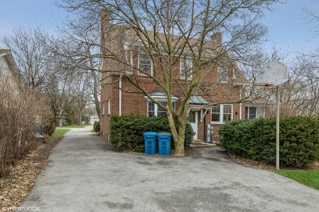 Building Photo - 322 N Monroe St