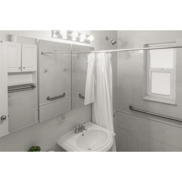 Building Photo - 2724 SW 34th Ct