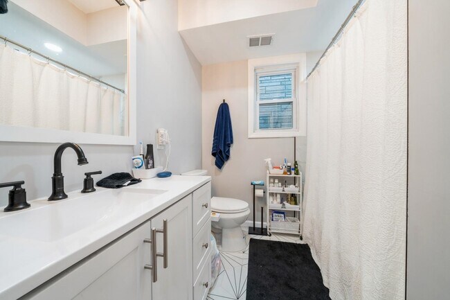 Building Photo - 318 2nd St