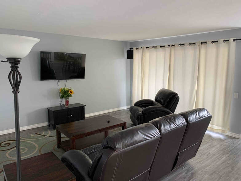 Building Photo - 6380 Caminito Telmo