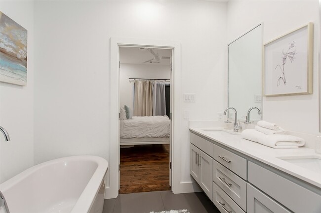 Building Photo - 5602 Lindell Ave