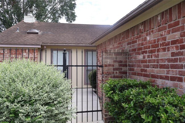Building Photo - 12907 Maxfield Dr
