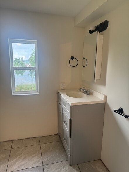 Building Photo - 7235 Henrietta Rd