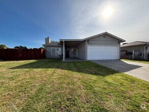 Building Photo - Beautifully Renovated 4-Bedroom Home on a ...