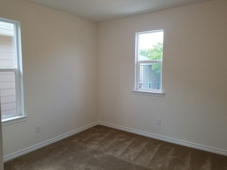 Building Photo - 5911 Eckhert Rd