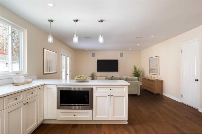 Building Photo - 2942 S Haven Dr