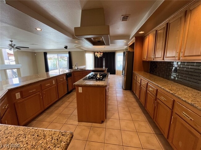 Building Photo - 8640 Castle Hill Ave