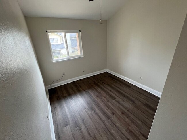 Building Photo - Condo