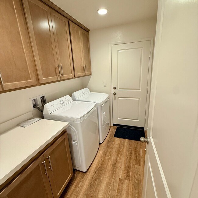 Building Photo - BRAND NEW 4 BEDROOM ADELANTO HOME