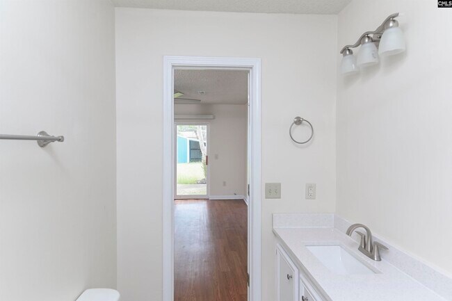Building Photo - 107 Hutto Hill