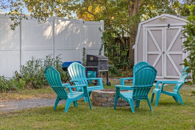 Building Photo - 347 Seabreeze Dr
