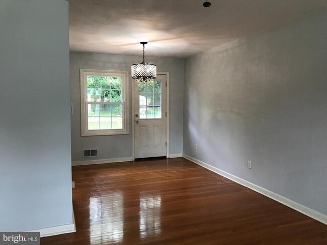 Building Photo - 1117 Caddington Ave