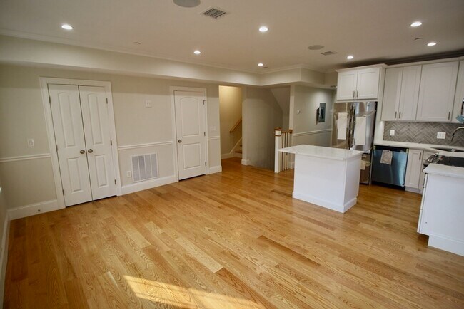 Building Photo - 270 Athens St