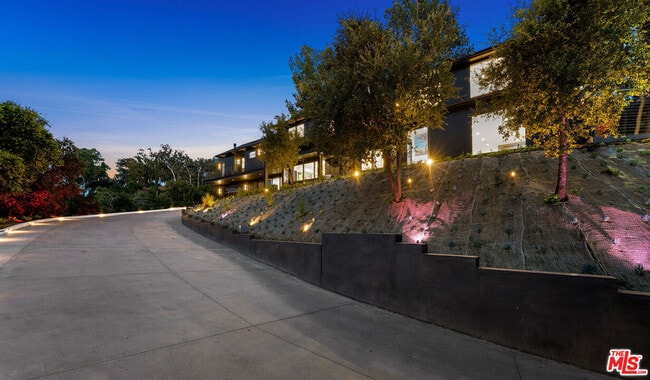 Building Photo - 3140 Coldwater Canyon Ave