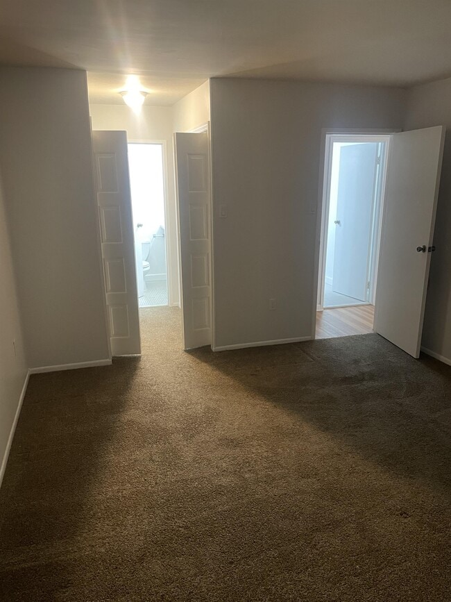 Building Photo - 66 Banner Ct