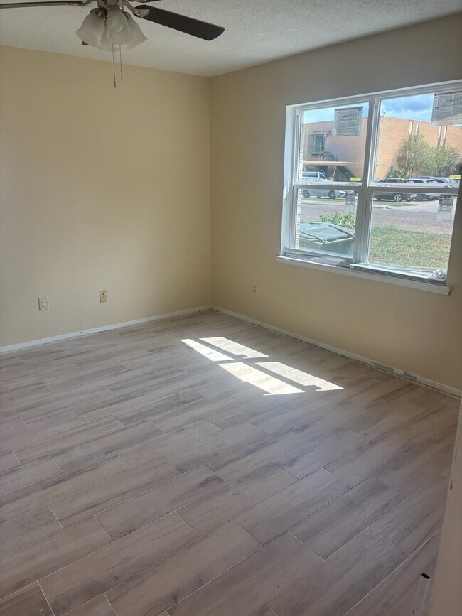 Study - 529 E Williamson Ave