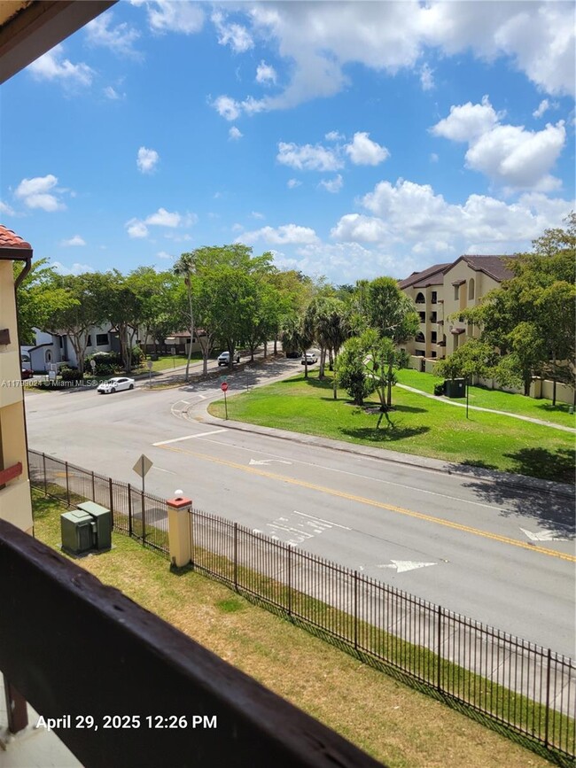 Building Photo - 8860 SW 123rd Ct