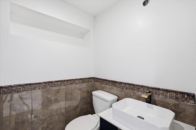 Building Photo - 7959 Nora Ave