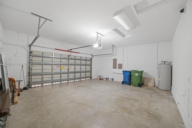 Building Photo - 896 Marina Dr