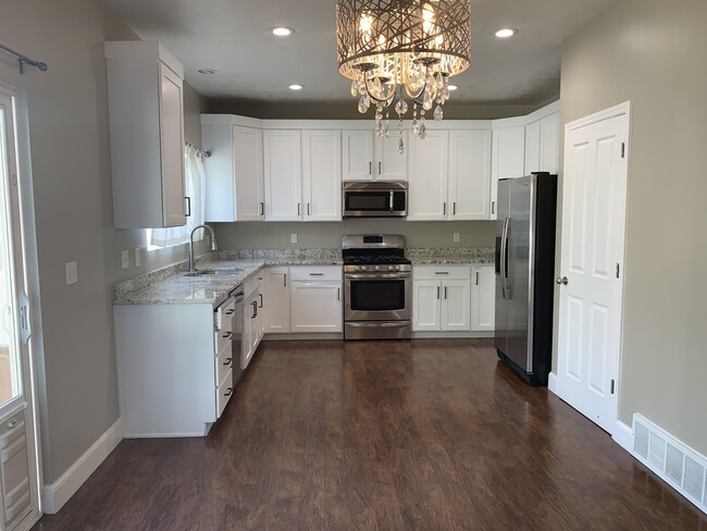 Primary Photo - 5033 W Black Granite Way